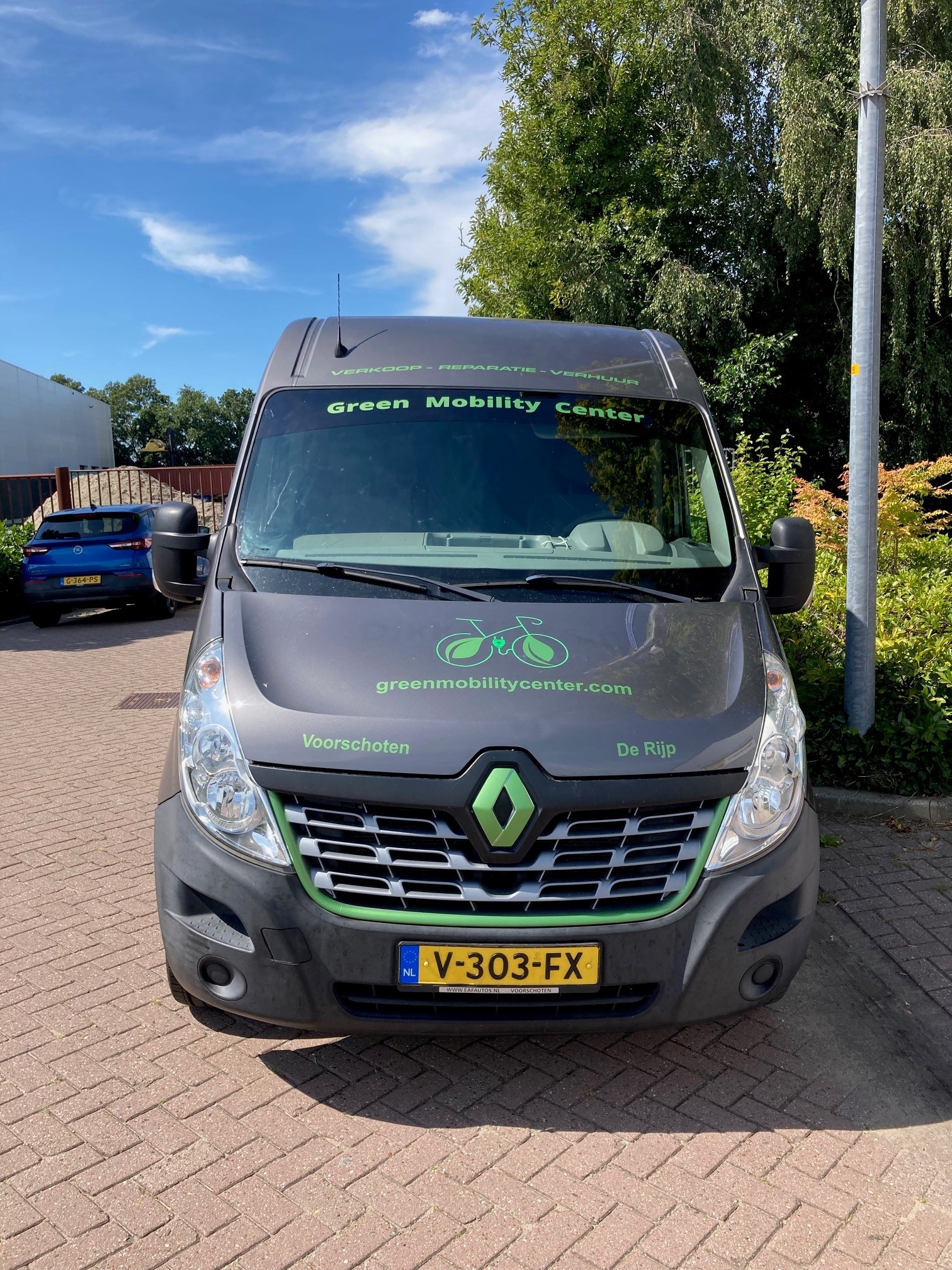 Green mobility center front